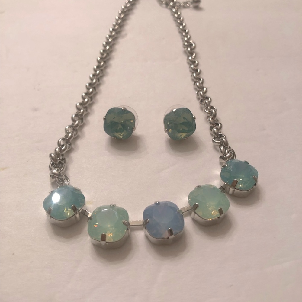 Beautiful Ocean colors! Crystal necklace and earrings